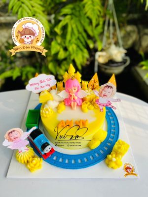 Bánh bé gái đoàn tàu