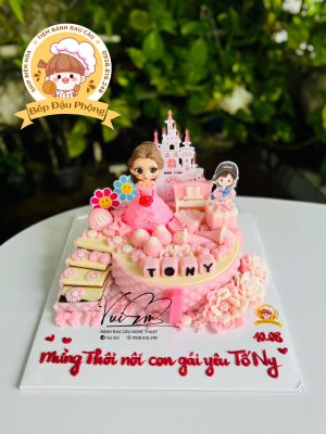 Bánh cầu thang lâu đài bé gái